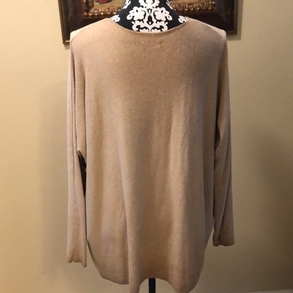 Sunny Studio silver thread trimmed v-neck cuddly textured long dolman sleeve top - Picture 6 of 13